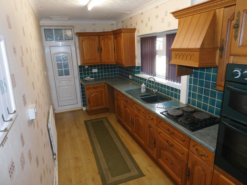Property photo 1 of 8 Photo 4