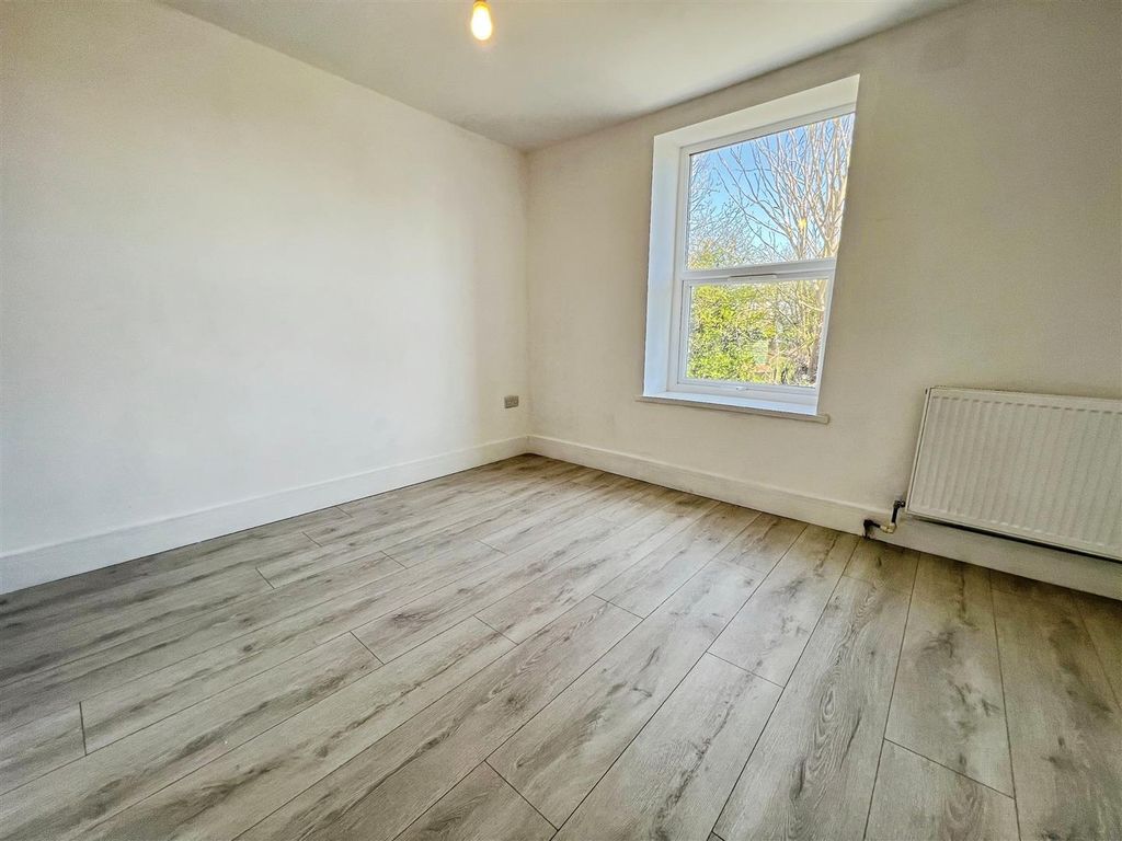 Property photo 1 of 18 Bedroom One