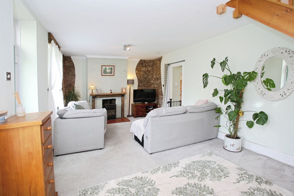 Property photo 3 of 31