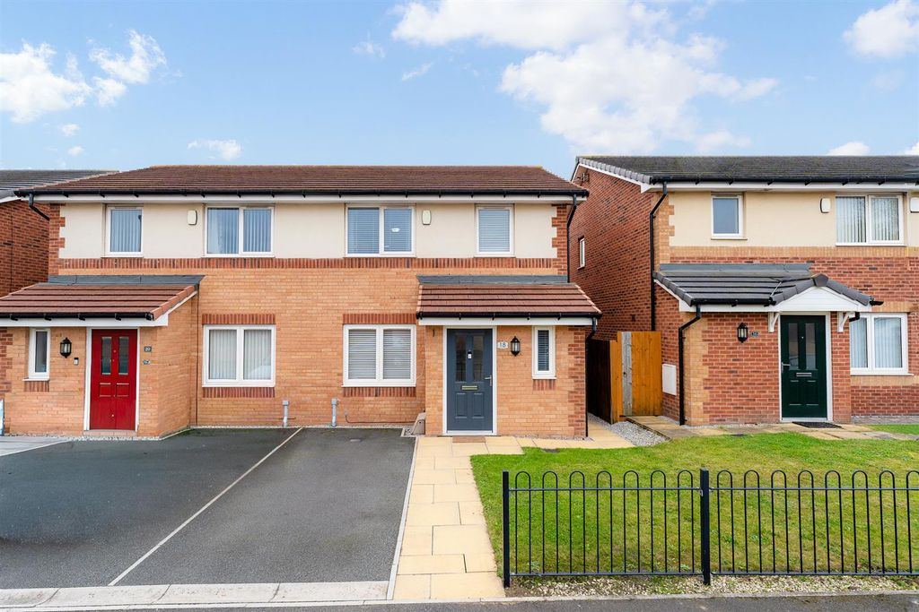 Property photo 1 of 32 18 Porchester Road-26.Jpg