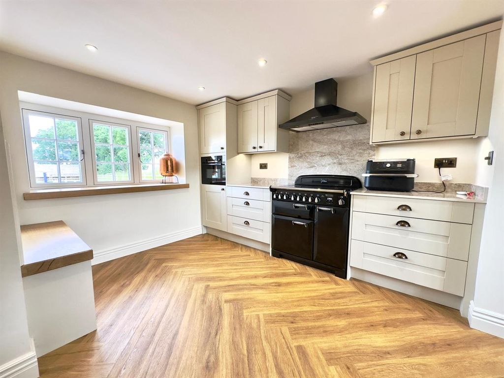 Property photo 3 of 35 Kitchen