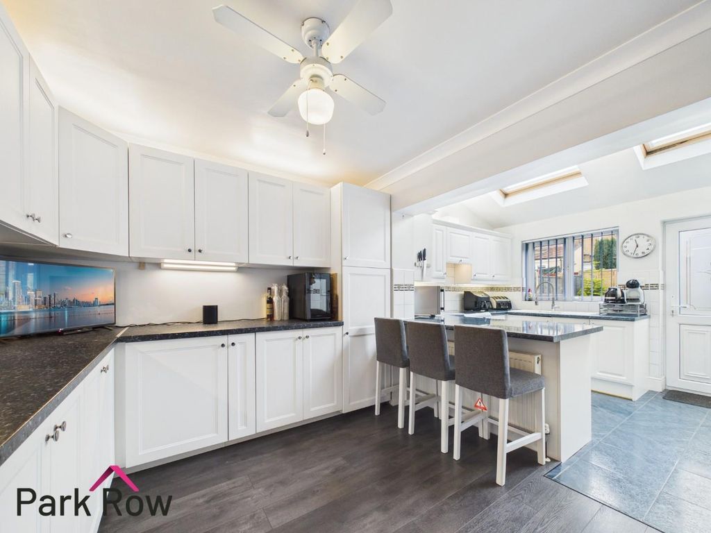 Property photo 3 of 23 Kitchen/Dining Room