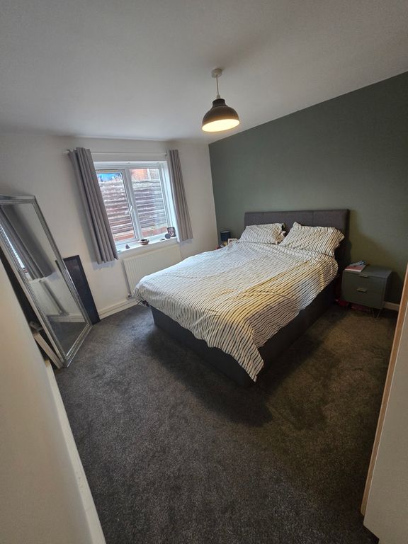 Property photo 3 of 10 Bedroom 1