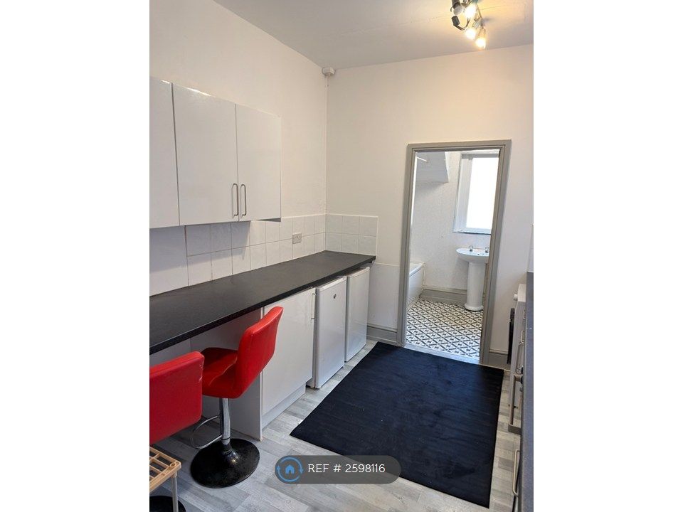 Property photo 3 of 12 Kitchen