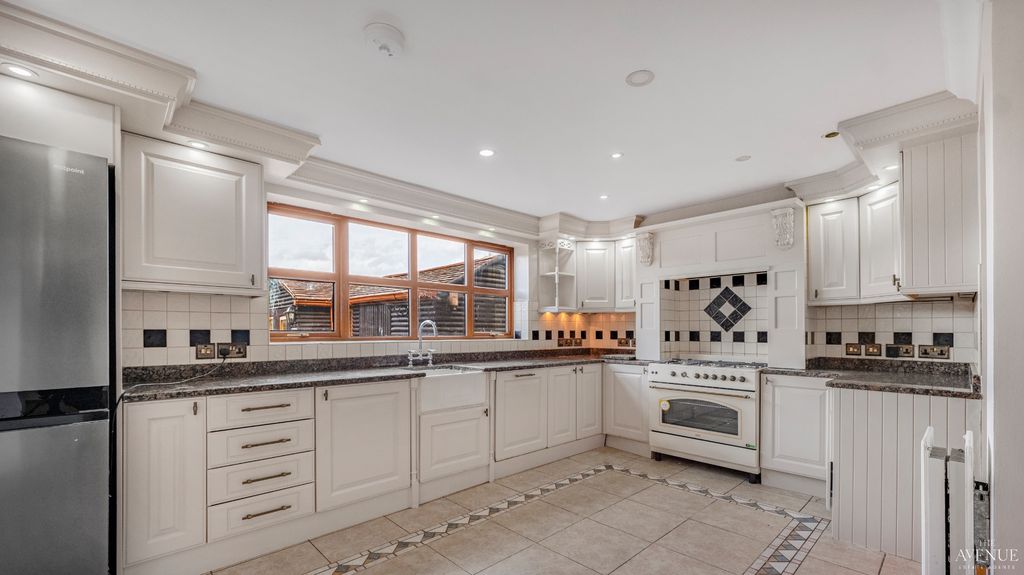 Property photo 3 of 33 4855246