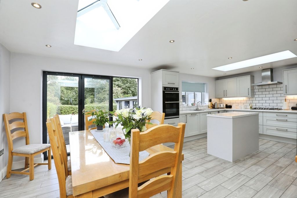 Property photo 2 of 30 Pbox-Img.Jpg