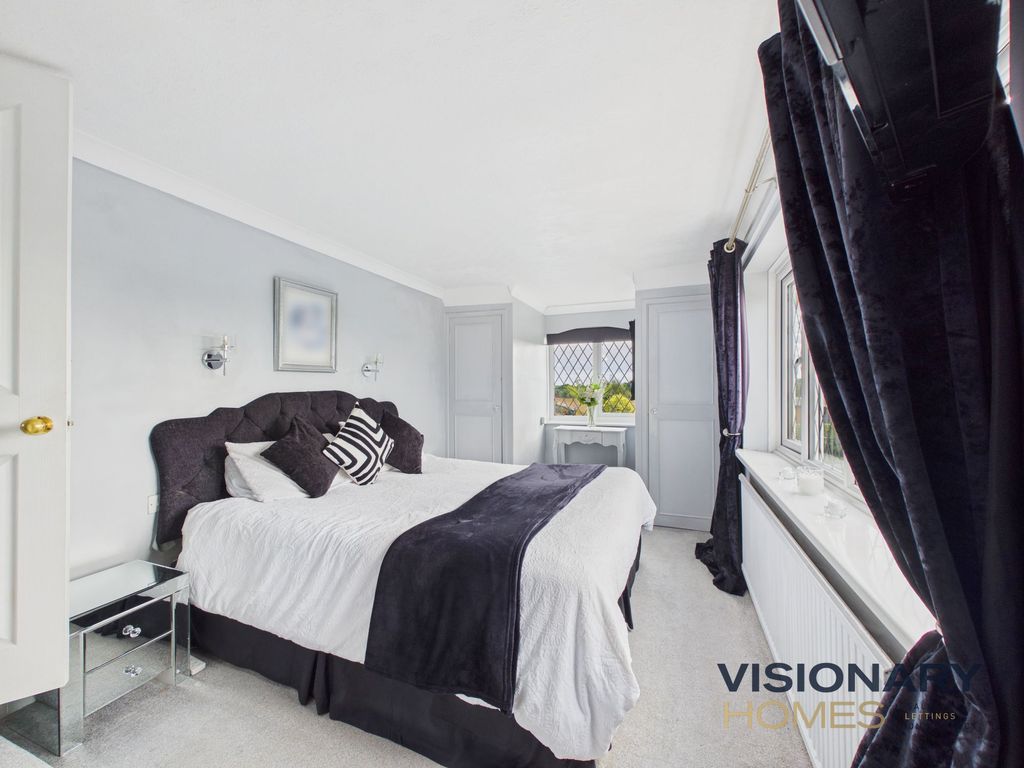 Property photo 2 of 34