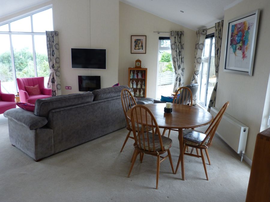 Property photo 3 of 31 Dining Area