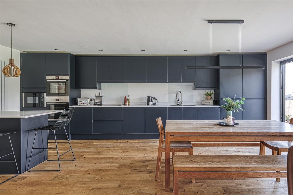 Property photo 2 of 31 E92A2602_Hdr.Jpg