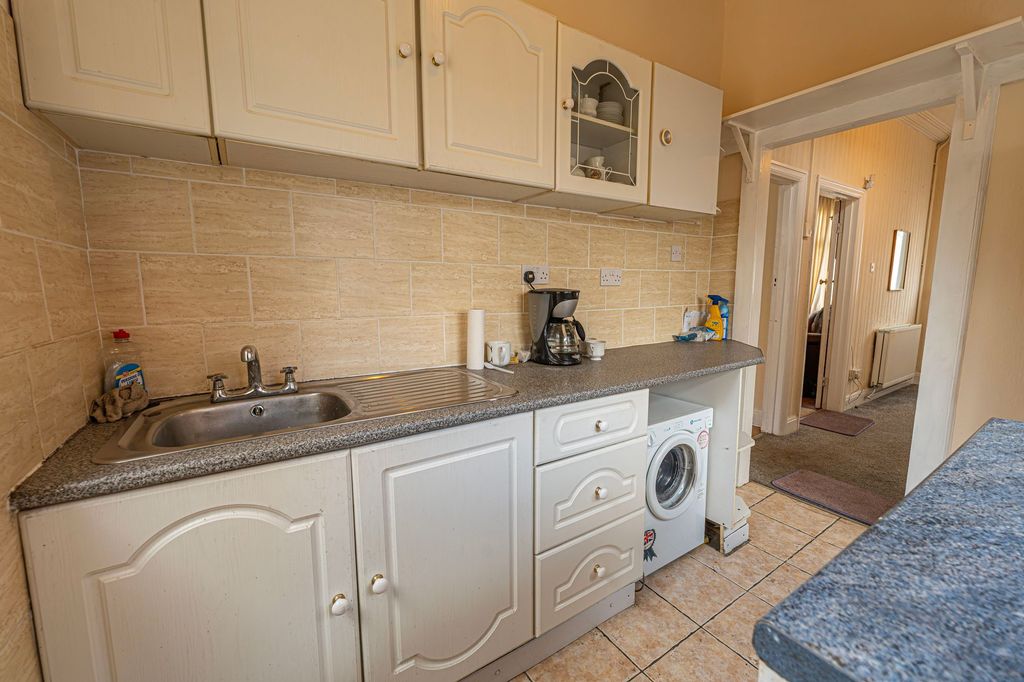 Property photo 2 of 37