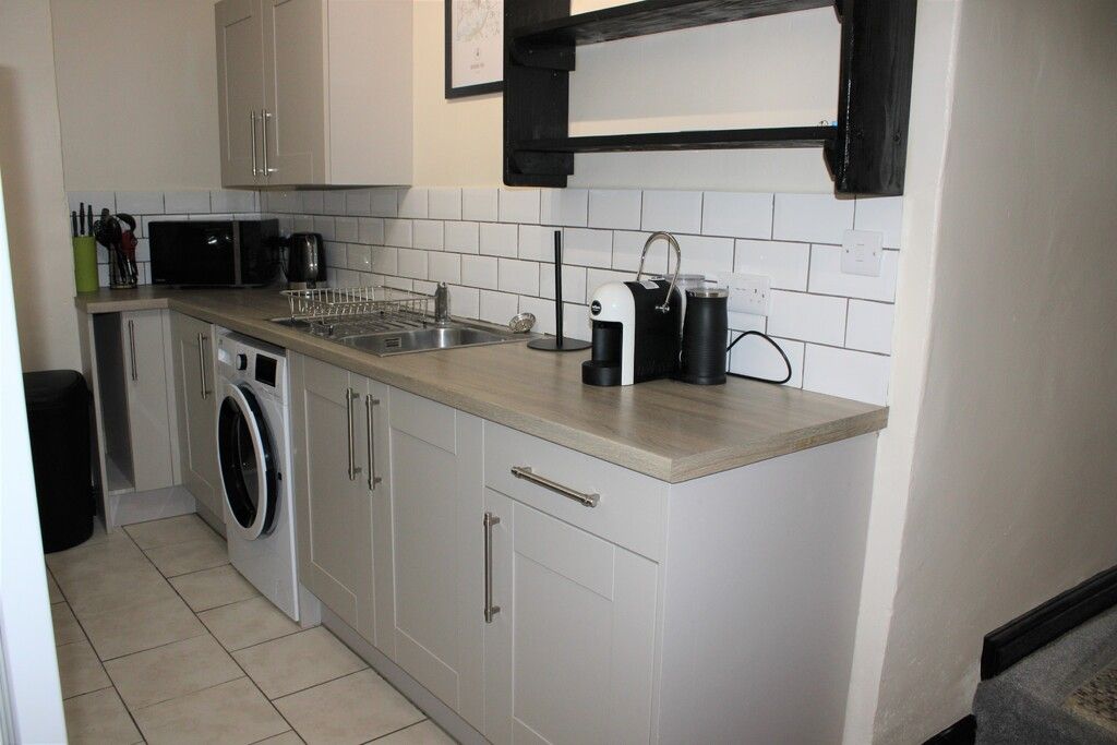 Property photo 3 of 6 Kitchen