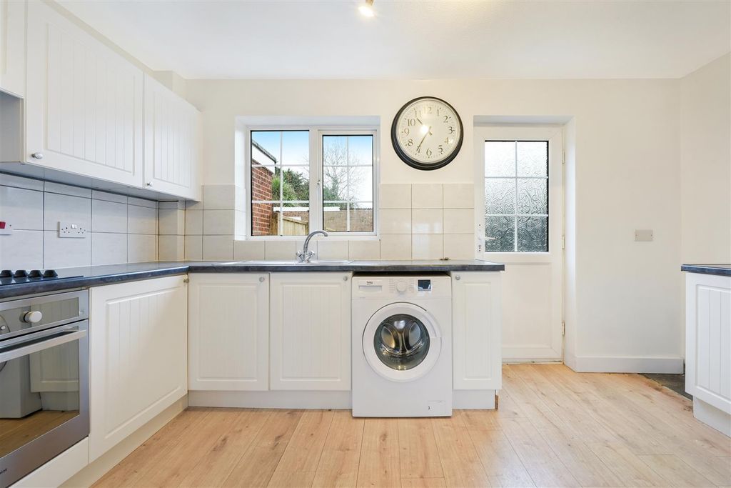 Property photo 2 of 13 London Road, 40- (1).Jpg