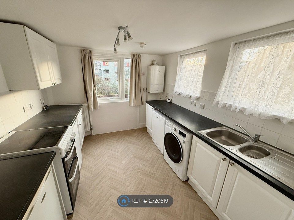 Property photo 3 of 8 Kitchen