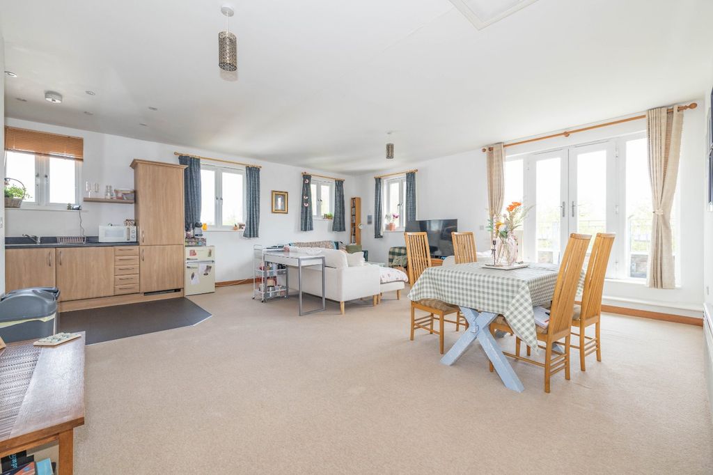 Property photo 2 of 12 Picture 2