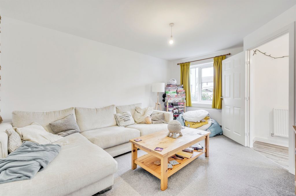 Property photo 2 of 17 Lounge