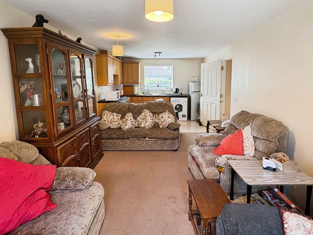 Property photo 2 of 14