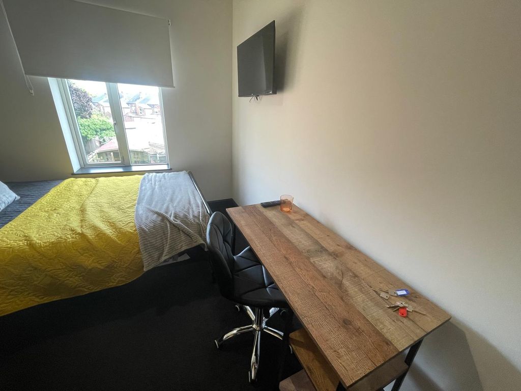 Property photo 2 of 12 Bedroom