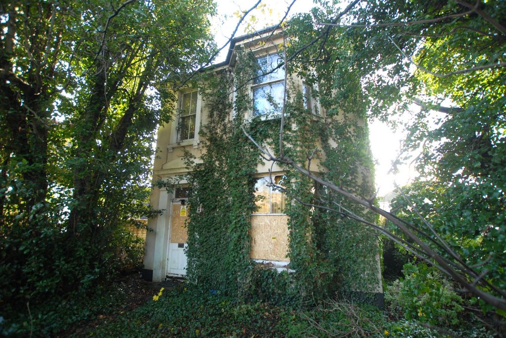 Property photo 1 of 6 Front