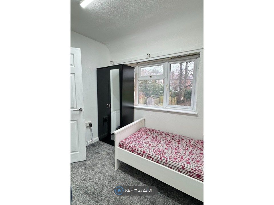 Property photo 3 of 7 Bed 2