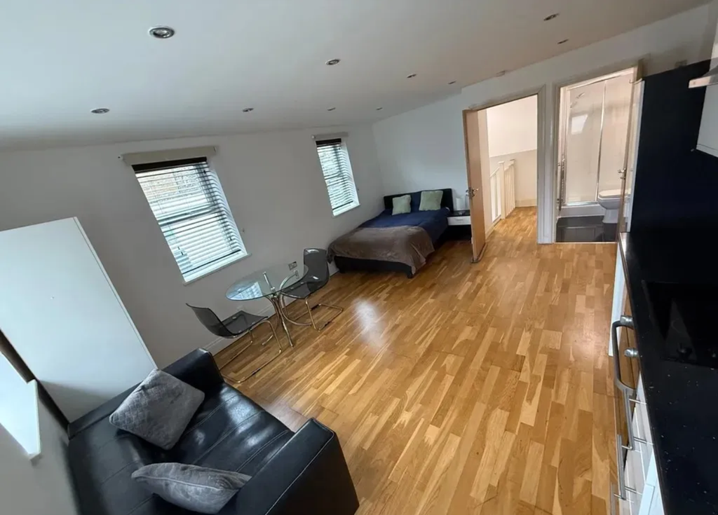 Property photo 3 of 5