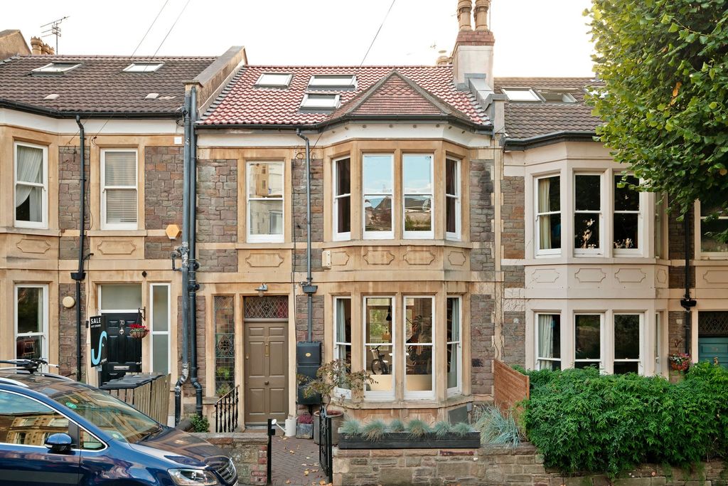 Property photo 2 of 41