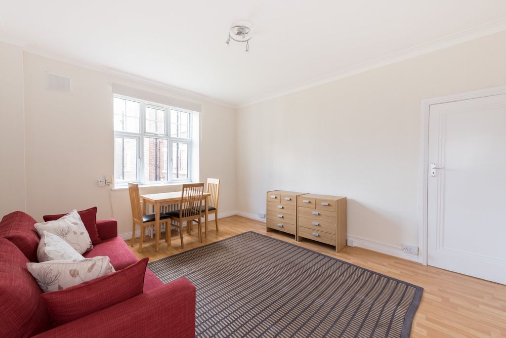 Property photo 3 of 10 Photo 04