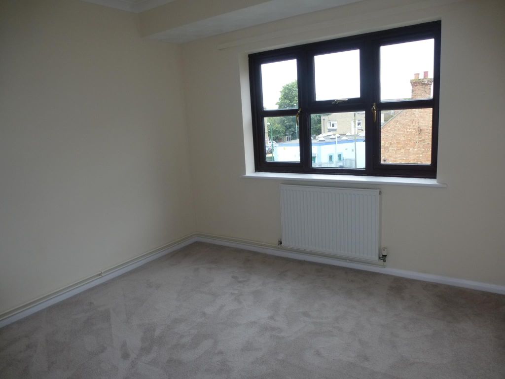 Property photo 3 of 7 Living Room