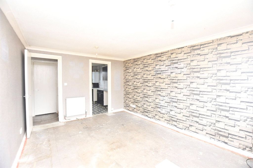 Property photo 2 of 8 Lounge