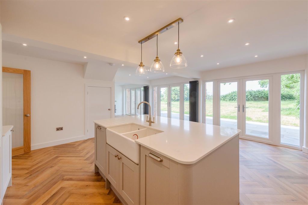 Property photo 2 of 15 Bickenhill Green Court - By Chasrliegeaterphotogra