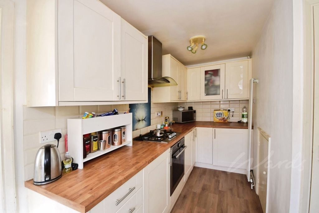 Property photo 3 of 7 Elmstone Kitchen