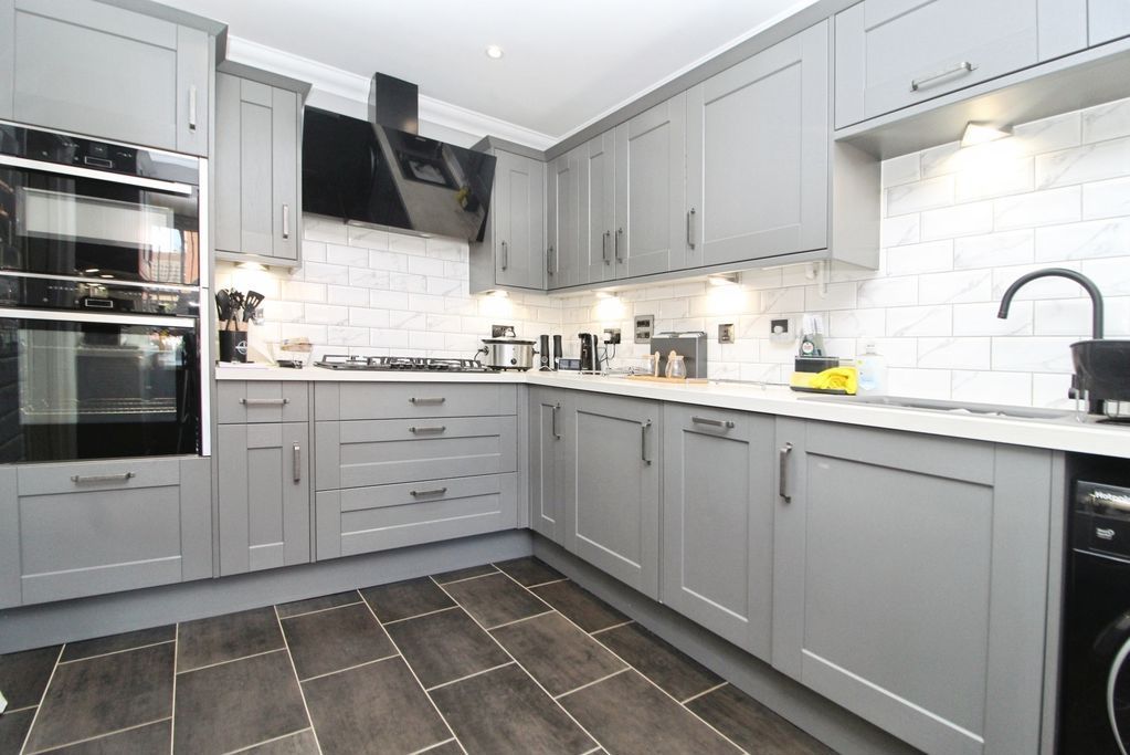 Property photo 3 of 15 Kitchen