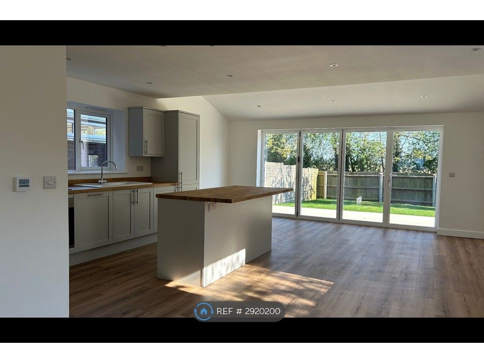 Property photo 2 of 9 Kitchen