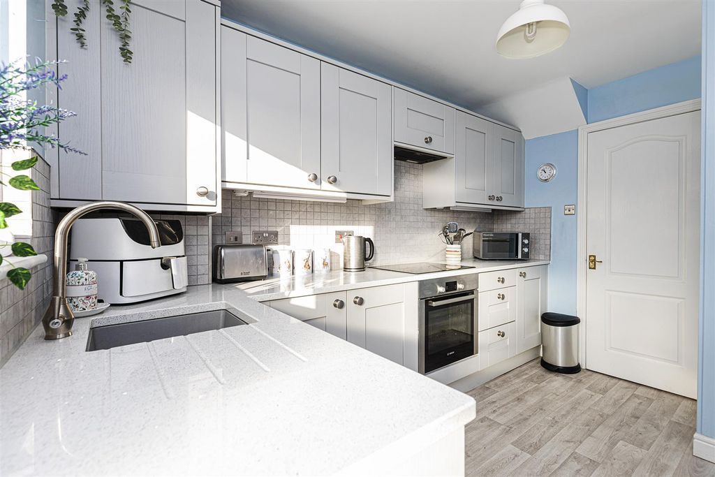 Property photo 2 of 26