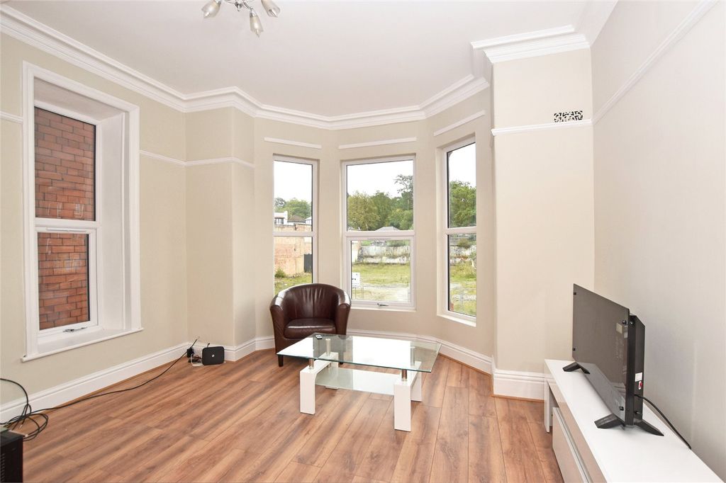 Property photo 2 of 8 Lounge Of Flat 4