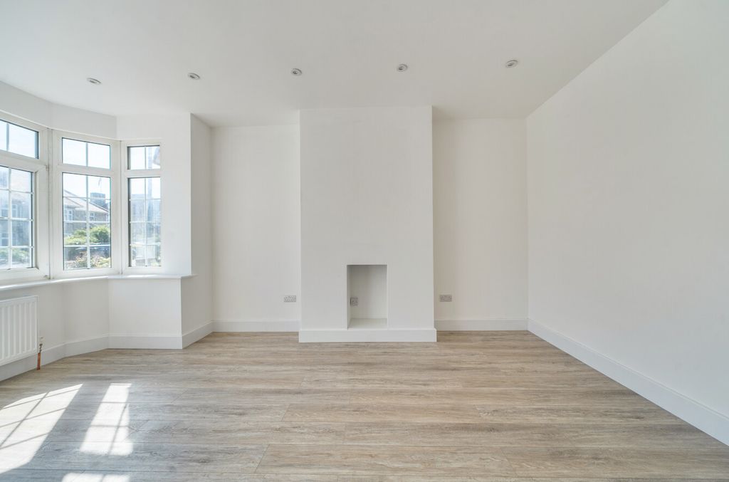 Additional image 13 of 5 bed semi-detached house for saleKellett Road, Upper Shirley, Southampton, Hampshire SO15