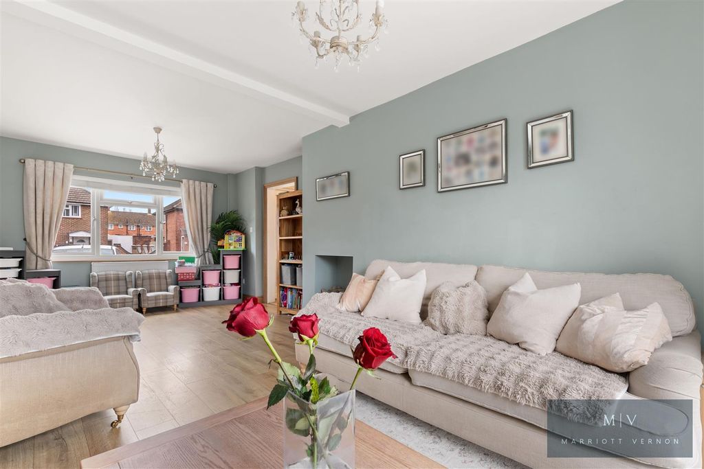 Property photo 2 of 15 Uvedale Crescent 98 MV-3.Jpg