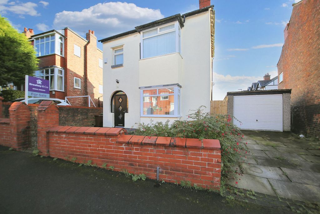 Property photo 1 of 21