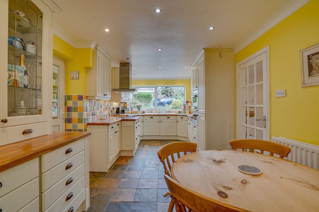 Property photo 2 of 25