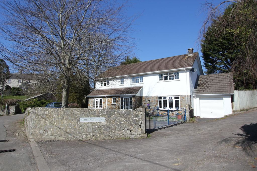 Property photo 1 of 33