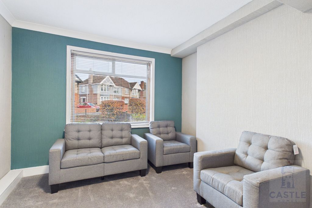 Property photo 3 of 7 Shared Living Room