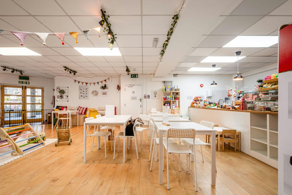 Property photo 3 of 11 Oakwood Hse Gf - Low Res 4.Jpg