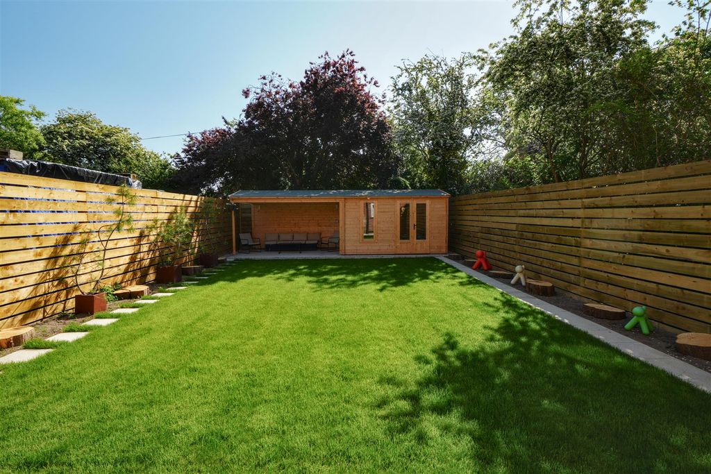 Property photo 3 of 28 Garden