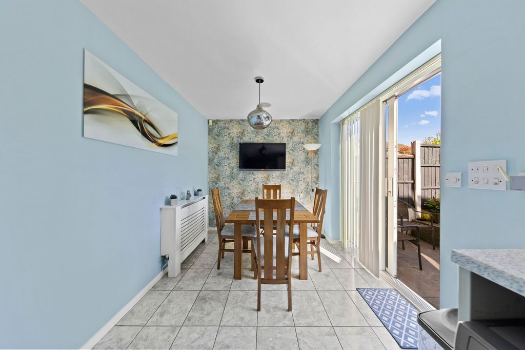 Property photo 3 of 23