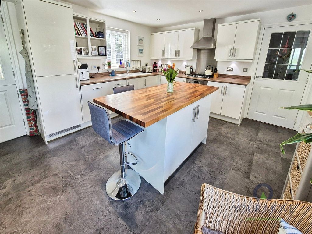Property photo 3 of 33 Kitchen