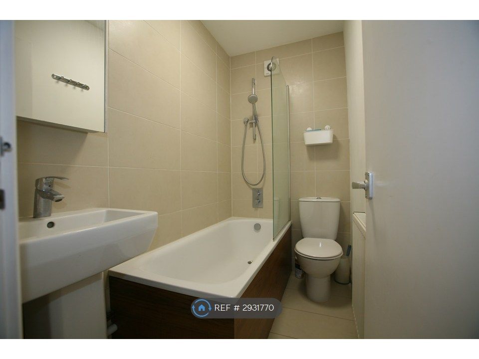 Property photo 3 of 11 Bathroom