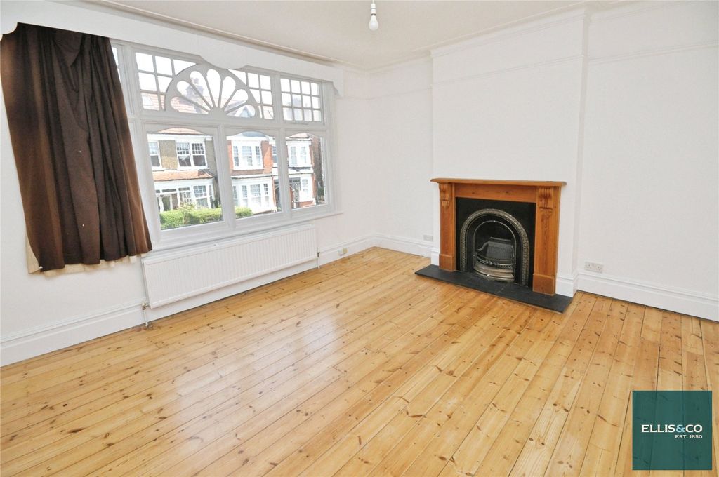 Property photo 2 of 8 Picture No. 24