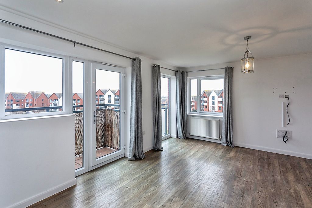 Property photo 3 of 10 8215Be7A-36B4-Ed11-8