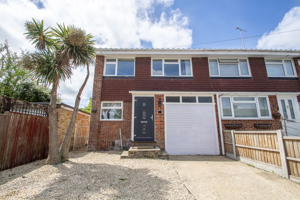 Property photo 1 of 14 4 Bedroom Semi Detached For Rent