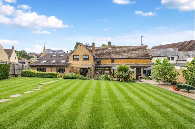 Property photo 1 of 42 0245 Rear Use.Png