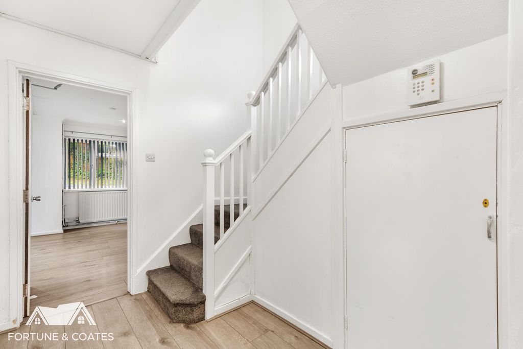 Property photo 3 of 22 Hawkenbury_2.Jpg